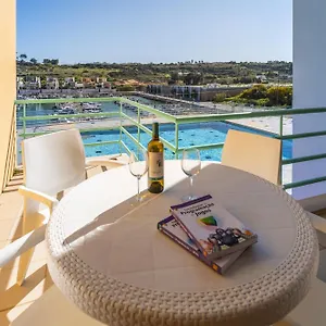 Apartment Marina Breeze With Pool - 900m From The, Albufeira